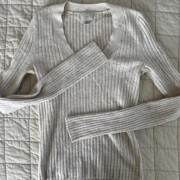 Target Women's Cream and White Jumper - Picture 2 of 3